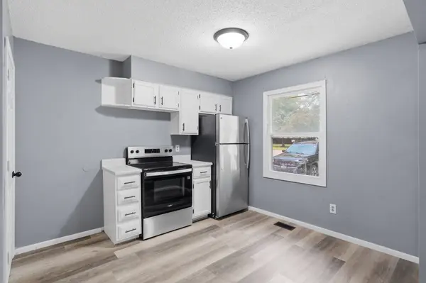 121 E Watrous Avenue, Des Moines, IA 50315