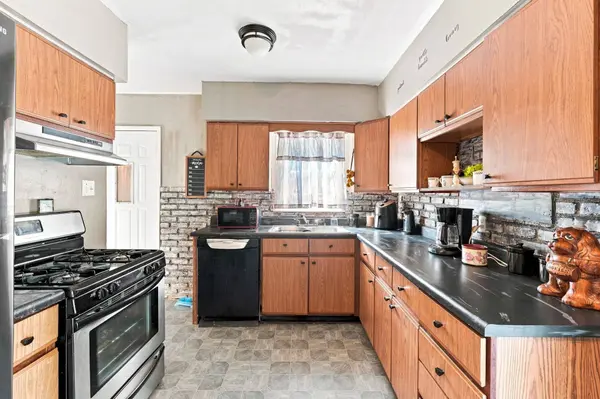 1268 E 33rd Court, Des Moines, IA 50317