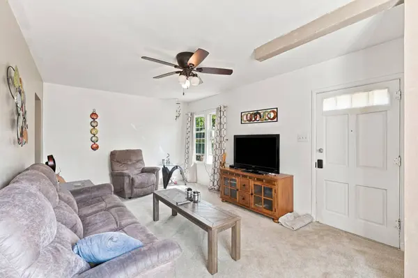 1268 E 33rd Court, Des Moines, IA 50317