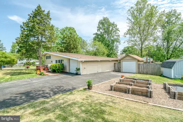 4001 IVANHOE LN, Alexandria, VA 22310