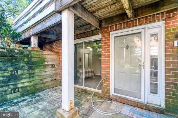 7598-L LAKESIDE VILLAGE DR #L, Falls Church, VA 22042