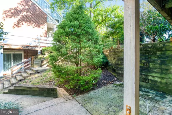 7598-L LAKESIDE VILLAGE DR #L, Falls Church, VA 22042