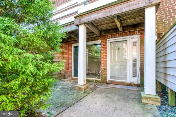 7598-L LAKESIDE VILLAGE DR #L, Falls Church, VA 22042