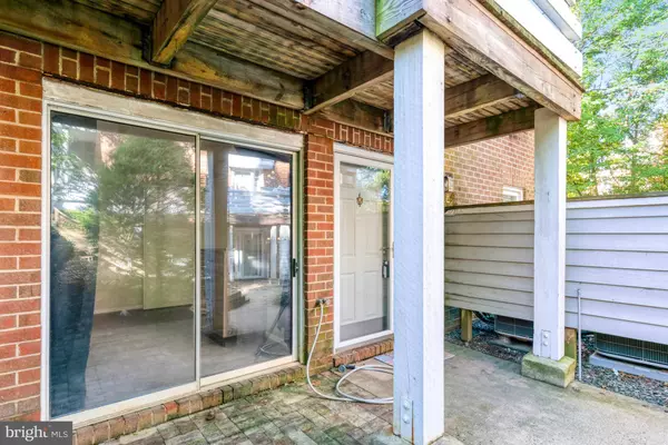 7598-L LAKESIDE VILLAGE DR #L, Falls Church, VA 22042