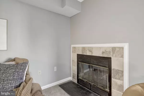 6902 MARY CAROLINE CIR #E, Alexandria, VA 22310