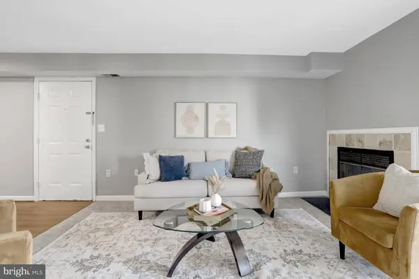 6902 MARY CAROLINE CIR #E, Alexandria, VA 22310