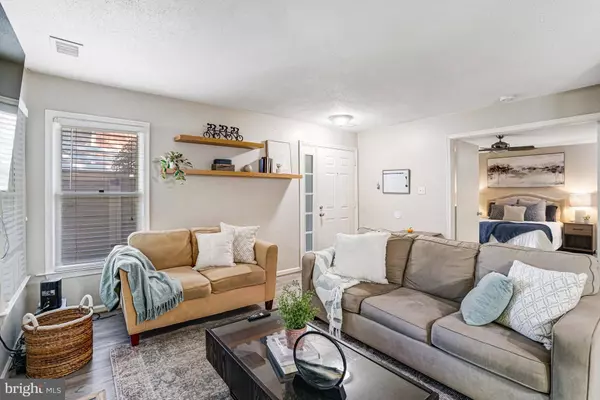 7598-L LAKESIDE VILLAGE DR #L, Falls Church, VA 22042