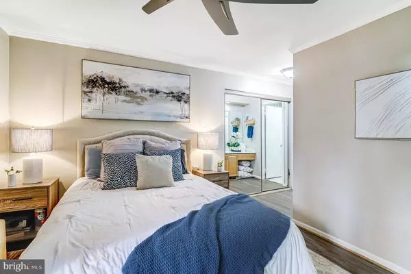 7598-L LAKESIDE VILLAGE DR #L, Falls Church, VA 22042