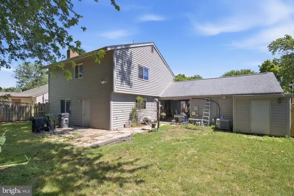 109 HARVEST LN, Sterling, VA 20164