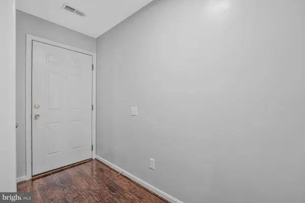 1127 HUNTMASTER TER NE #202, Leesburg, VA 20176