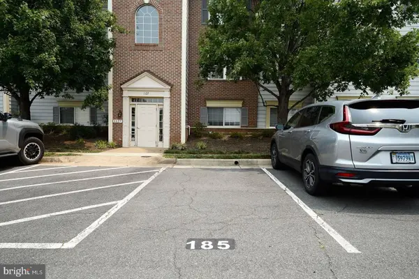 1127 HUNTMASTER TER NE #202, Leesburg, VA 20176