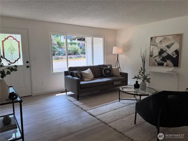 17448 NE 156th ST, Woodinville, WA 98072