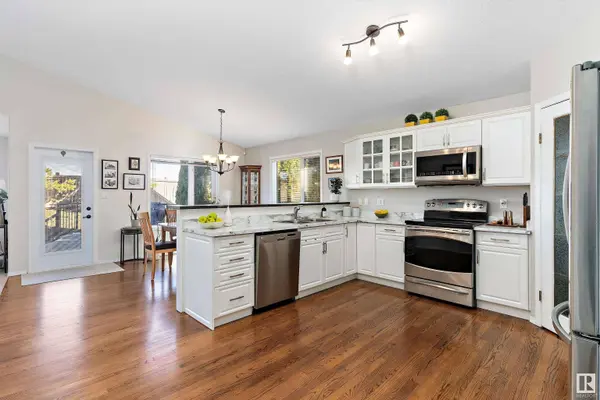 949 BURROWS CR NW, Edmonton, AB T6R 2L3