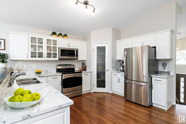 949 BURROWS CR NW, Edmonton, AB T6R 2L3