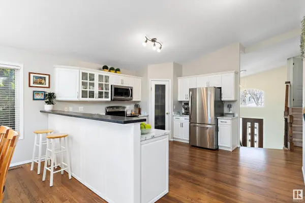 949 BURROWS CR NW, Edmonton, AB T6R 2L3