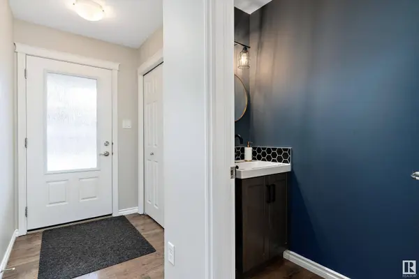 1512 GRAYDON HILL SW, Edmonton, AB T6W 3C7