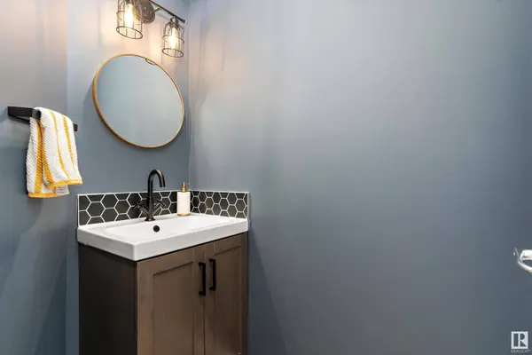 1512 GRAYDON HILL SW, Edmonton, AB T6W 3C7