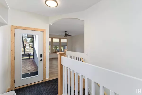 101 LAROSE DR, St. Albert, AB T8N 2X6