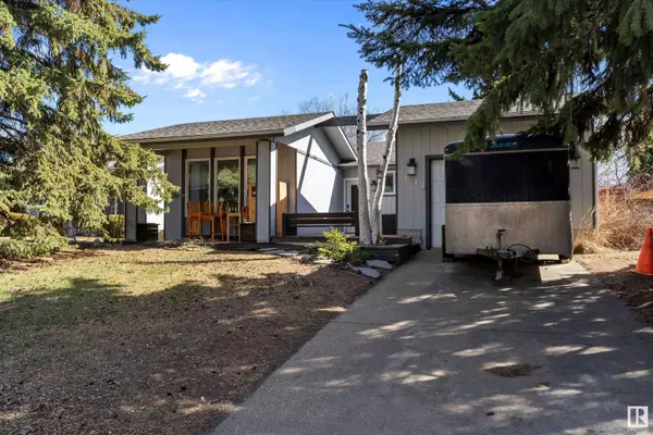 101 LAROSE DR, St. Albert, AB T8N 2X6