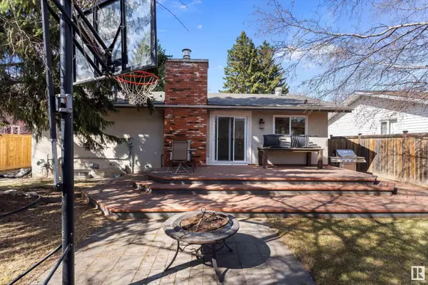 101 LAROSE DR, St. Albert, AB T8N 2X6