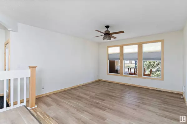 101 LAROSE DR, St. Albert, AB T8N 2X6