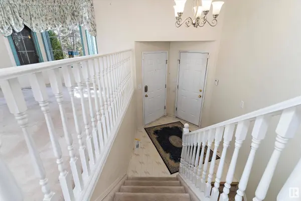 202 REGENCY DR, Sherwood Park, AB T8A 5P4