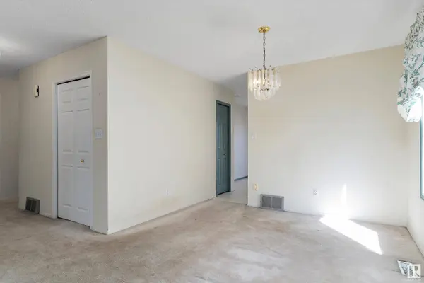 202 REGENCY DR, Sherwood Park, AB T8A 5P4