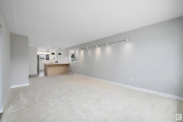 7731 80 AV NW, Edmonton, AB T6C 0S3