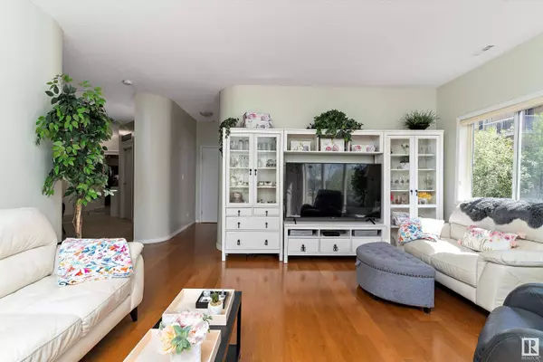 #209 4304 139 AV NW, Edmonton, AB T5Y 0H6