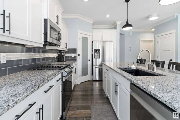 3237 ALLAN WY SW, Edmonton, AB T6W 2K3