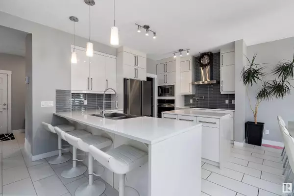 20627 97 AV NW, Edmonton, AB T5T 4V5