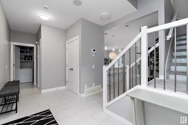 20627 97 AV NW, Edmonton, AB T5T 4V5