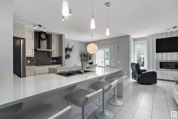 20627 97 AV NW, Edmonton, AB T5T 4V5