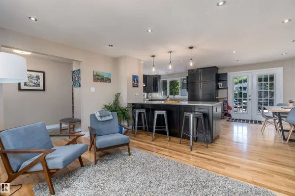 5419 143 ST NW, Edmonton, AB T6H 4E4