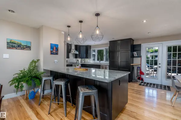 5419 143 ST NW, Edmonton, AB T6H 4E4