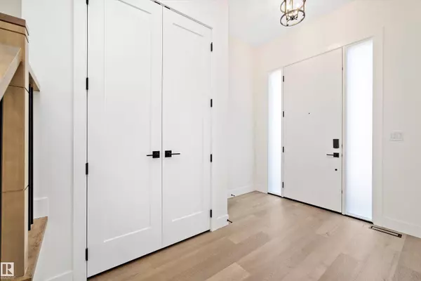 14711 88 AV NW, Edmonton, AB T5R 4J9