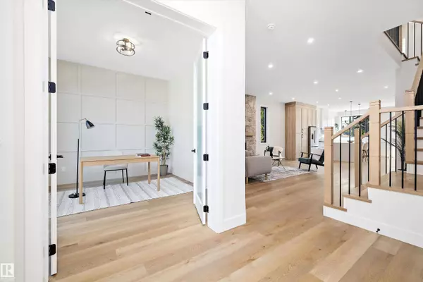 14711 88 AV NW, Edmonton, AB T5R 4J9