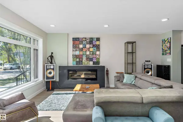 #A 12204 117 AV NW, Edmonton, AB T5M 0C3