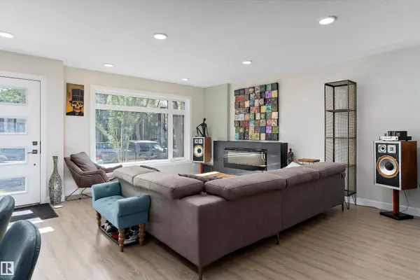 #A 12204 117 AV NW, Edmonton, AB T5M 0C3