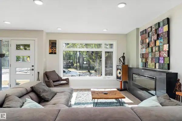 #A 12204 117 AV NW, Edmonton, AB T5M 0C3