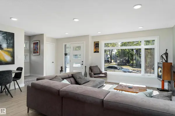 #A 12204 117 AV NW, Edmonton, AB T5M 0C3