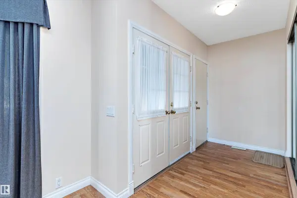 10435 14 AV NW, Edmonton, AB T6J 5R7