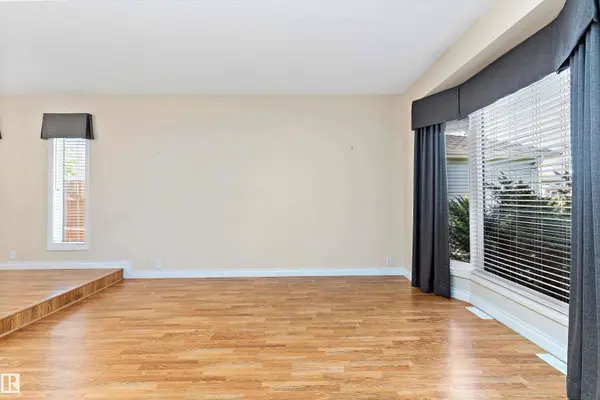 10435 14 AV NW, Edmonton, AB T6J 5R7