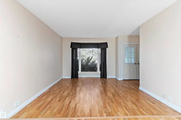 10435 14 AV NW, Edmonton, AB T6J 5R7