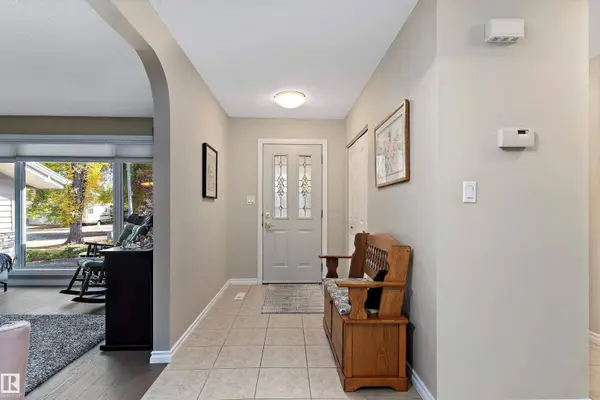 8 FARMSTEAD AV, St. Albert, AB T8N 1V8