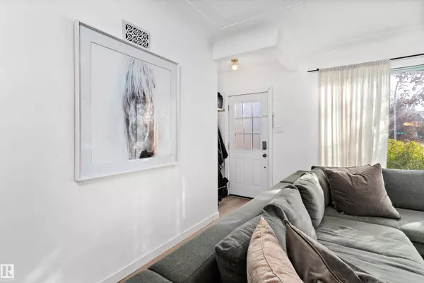 10632 73 AV NW, Edmonton, AB T6E 1C4