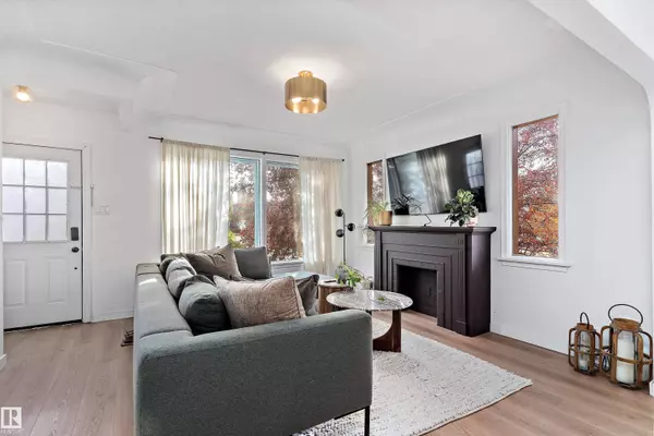 10632 73 AV NW, Edmonton, AB T6E 1C4