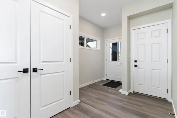 4777 KINNEY RD SW, Edmonton, AB T6W 5G4