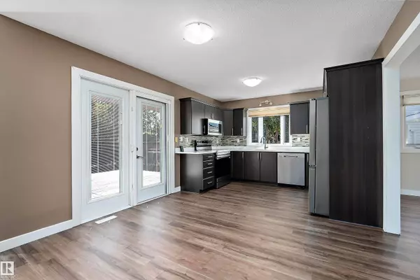 18211 80 AV NW, Edmonton, AB T5T 0V3