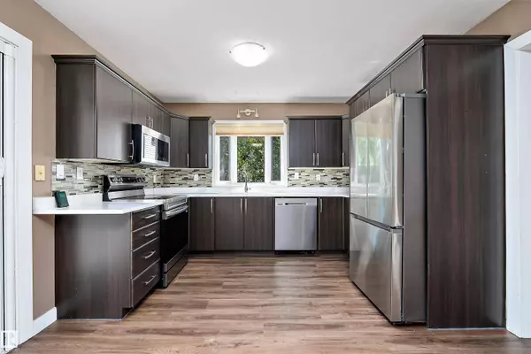 18211 80 AV NW, Edmonton, AB T5T 0V3